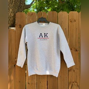 Vintage Alaska sweatshirt size Medium.